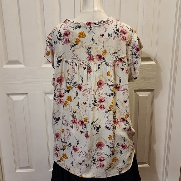 Buffalo David Bitton summery top w-lace detail on the sleeve & keyhole tie neck - Picture 2 of 3